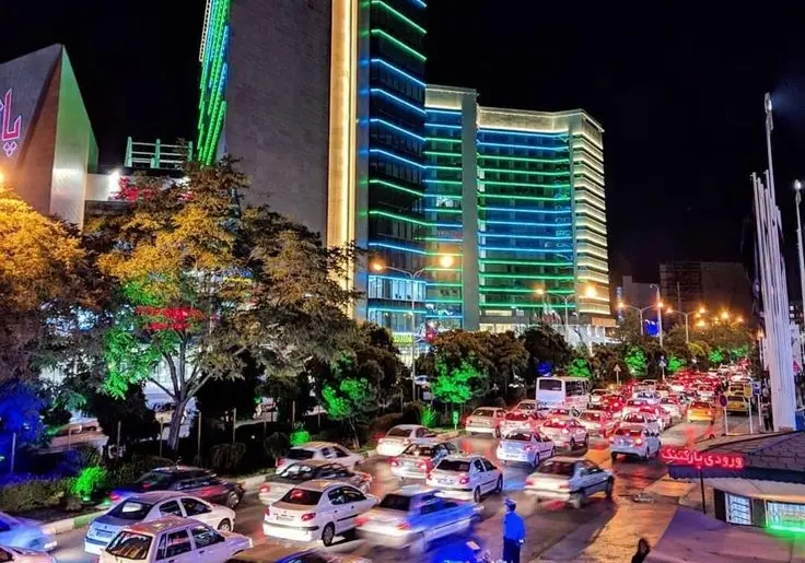 گشت و گذار در بازارها و مراکز خرید